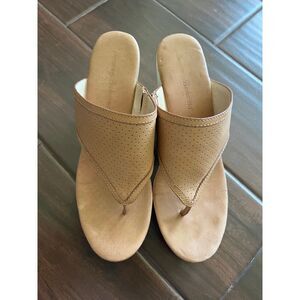 Tommy Bahama Tan Sandals